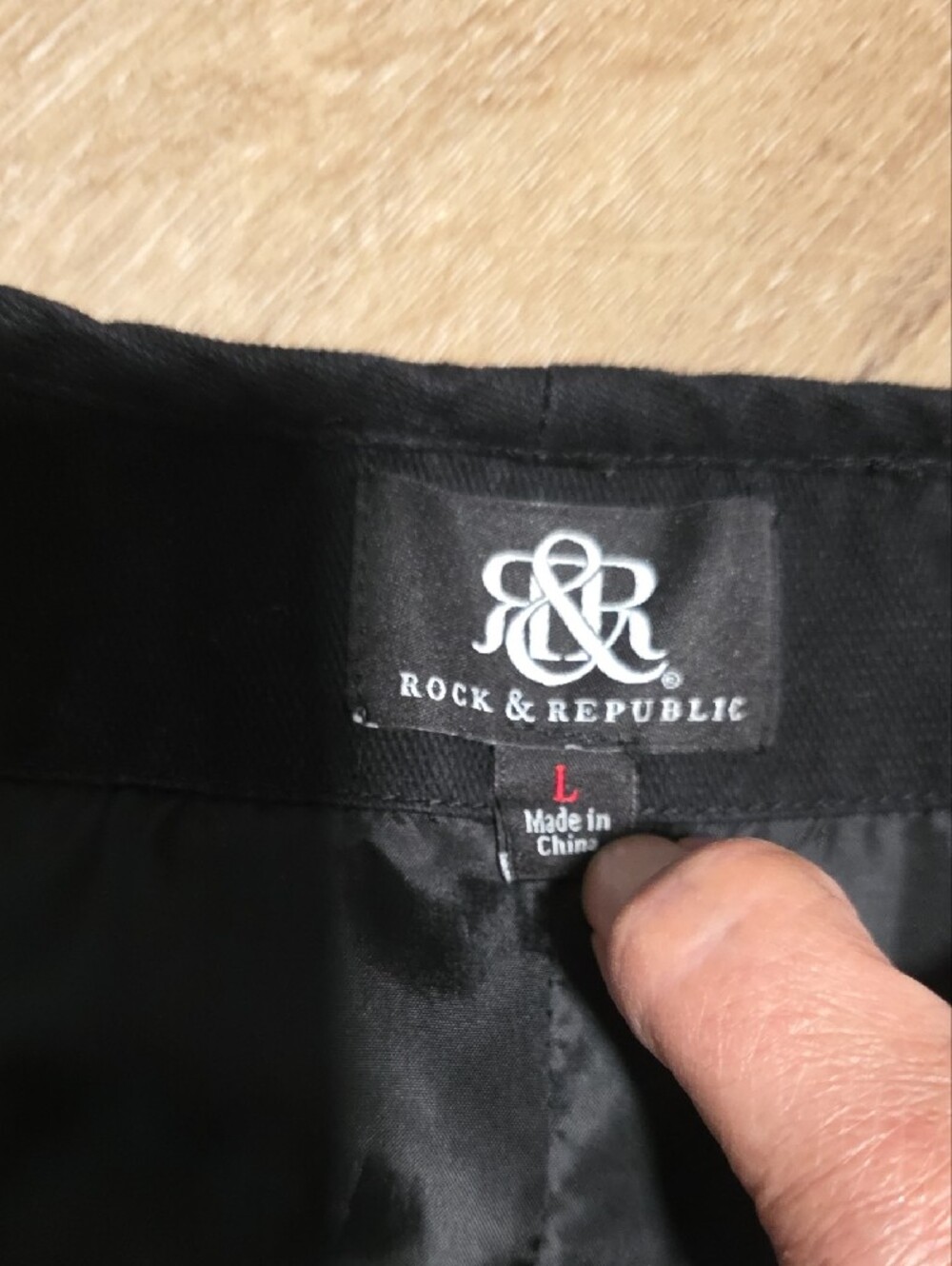 Men's Rock & Republic Black Denim Button Front Vest - Picture 2 of 6